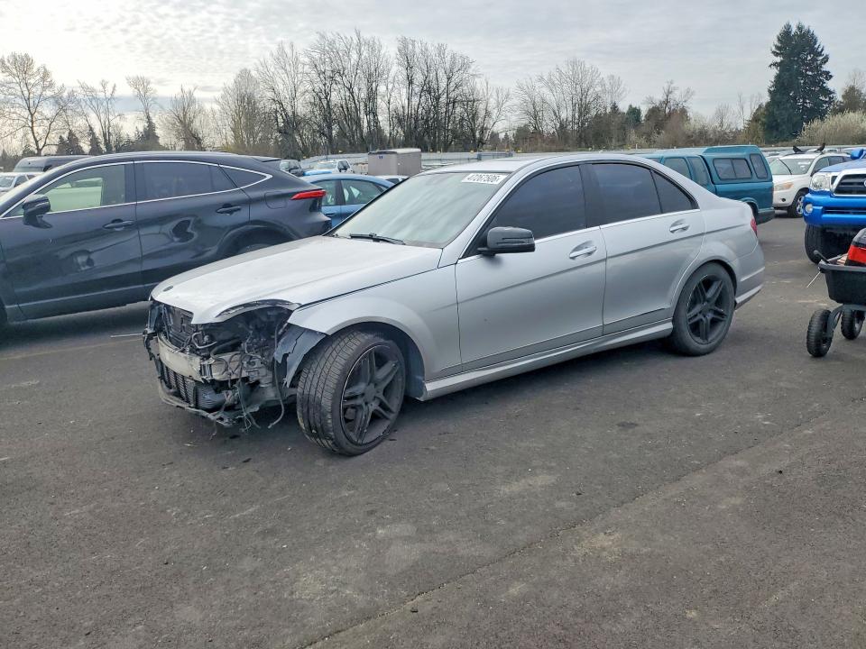 Продаж на аукціоні авто 2013 Mercedes-benz C, vin: WDDGF4HB0DA833152, номер лоту: 47267506