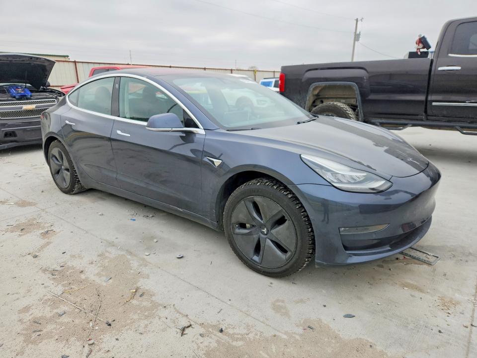 47547336 :رقم المزاد ، 5YJ3E1EA7JF033554 vin ، 2018 Tesla Model 3 مزاد بيع