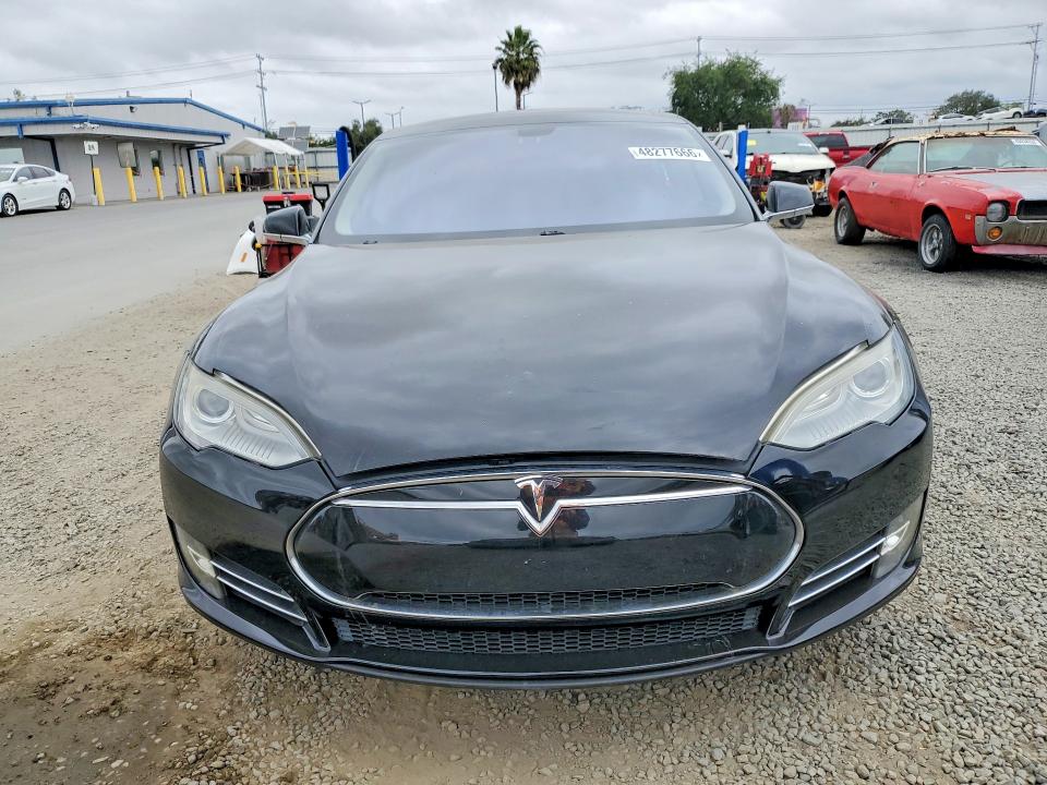 48277666 :رقم المزاد ، 5YJSA1CN6DFP26679 vin ، 2013 Tesla Model S مزاد بيع