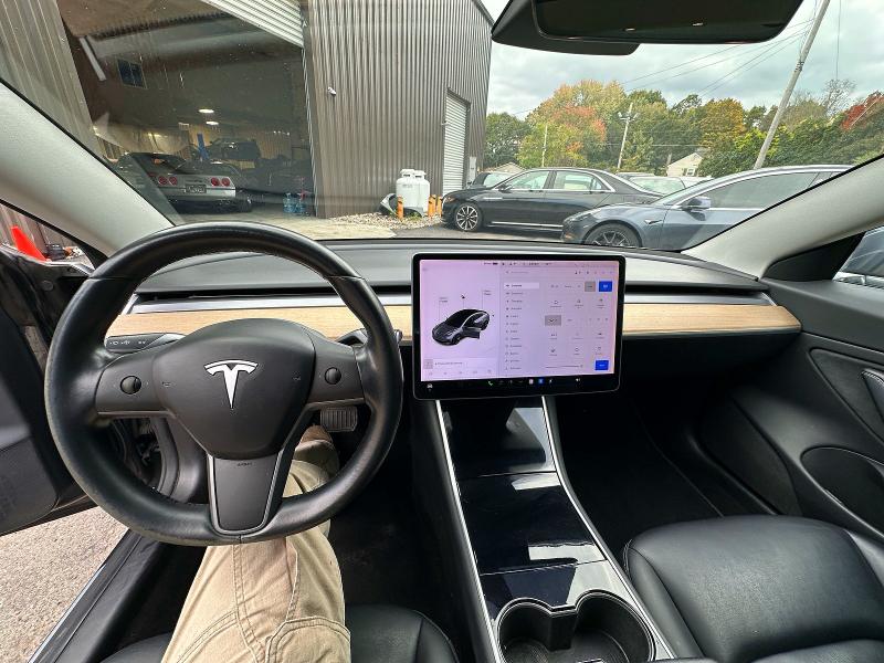 42063476 :رقم المزاد ، 5YJ3E1EB1JF119421 vin ، 2018 Tesla Model 3 مزاد بيع