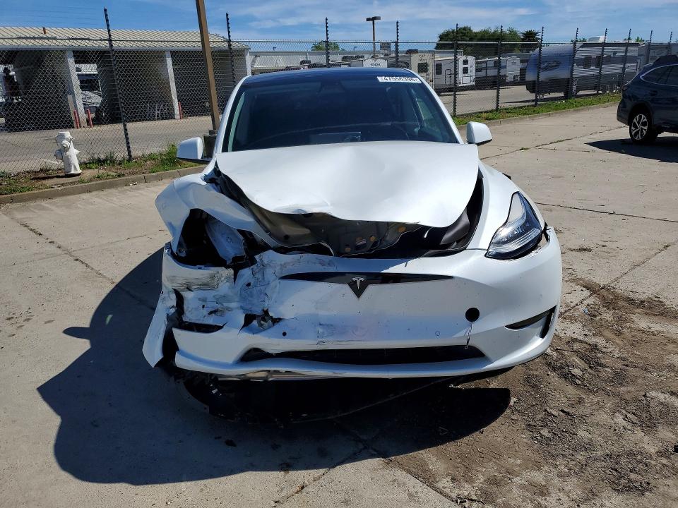 47556396 :رقم المزاد ، 7SAYGDEE7NF424071 vin ، 2022 Tesla Model Y مزاد بيع