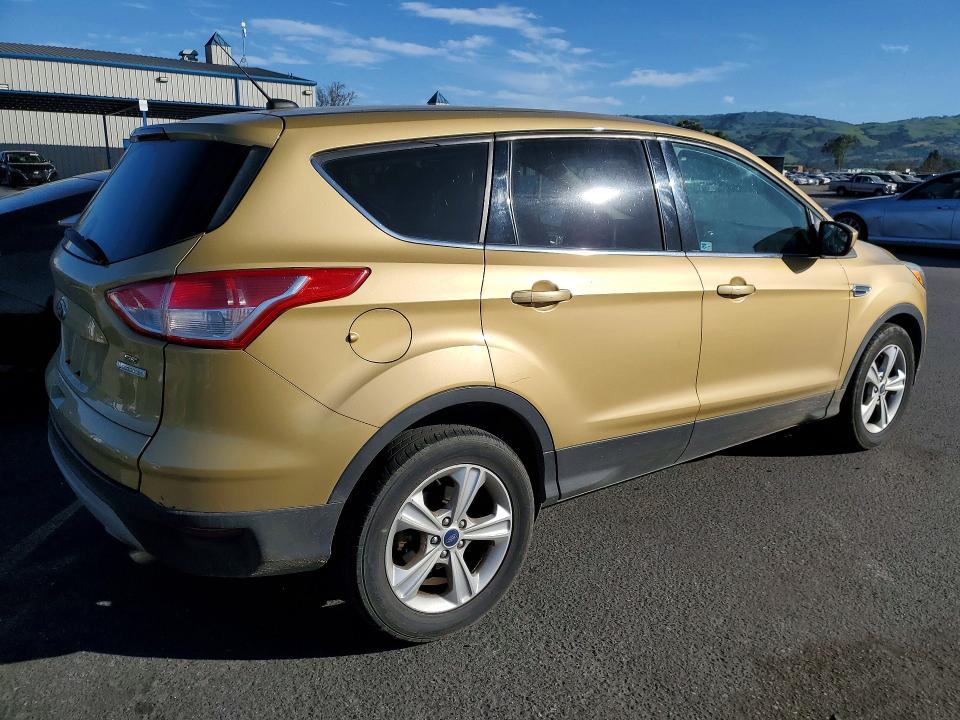 46059466 :رقم المزاد ، 1FMCU0GX5FUA82096 vin ، 2015 Ford Escape مزاد بيع