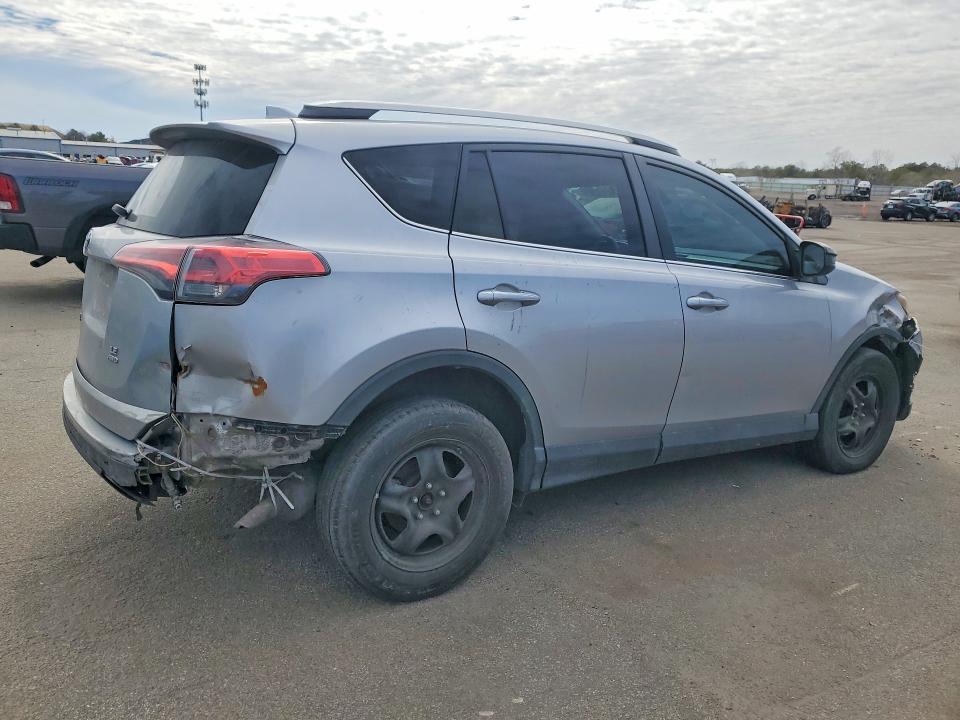 46122526 :رقم المزاد ، 2T3BFREV0JW729984 vin ، 2018 Toyota Rav4 مزاد بيع