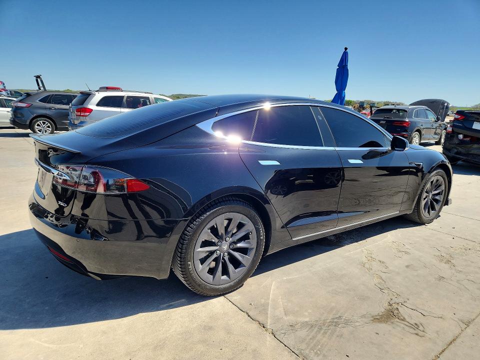 2018 Tesla Model S მანქანა იყიდება აუქციონზე, vin: 5YJSA1E21JF275577, აუქციონის ნომერი: 45861036