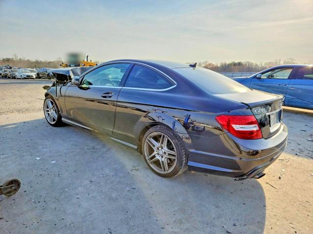 47757316 :رقم المزاد ، WDDGJ4HB2FG361261 vin ، 2015 Mercedes-benz C مزاد بيع