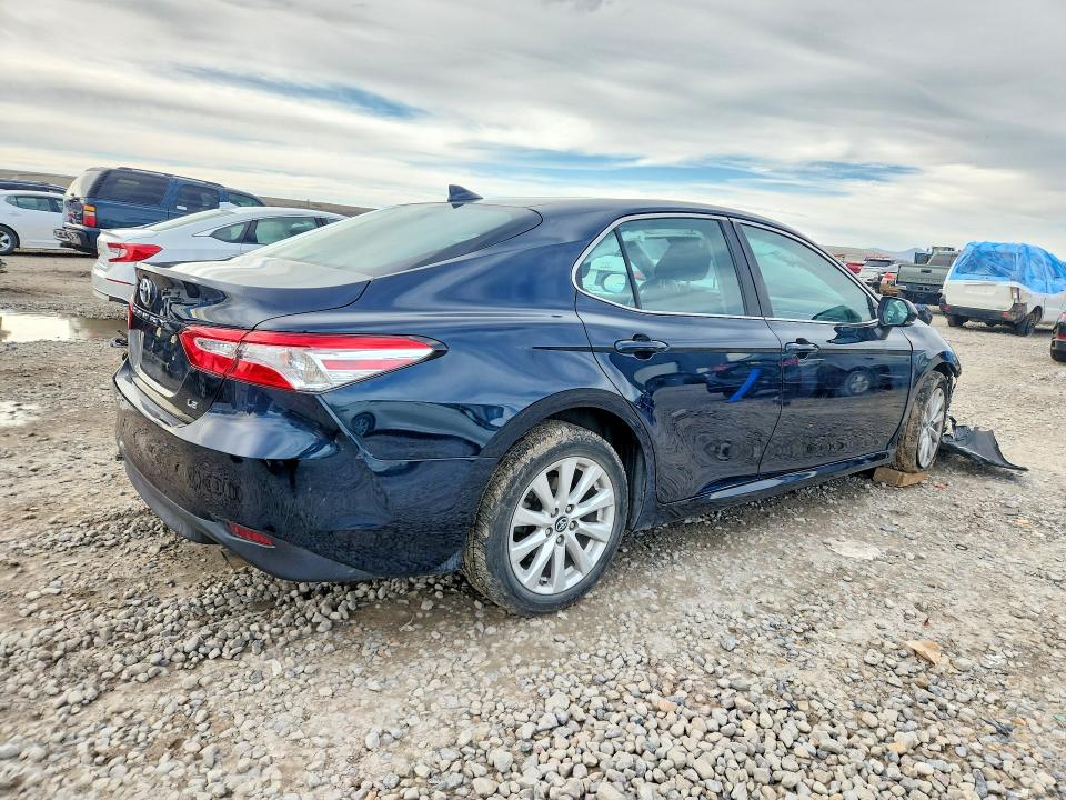 79272325 :رقم المزاد ، 4T1B11HK4KU830859 vin ، 2019 Toyota Camry مزاد بيع