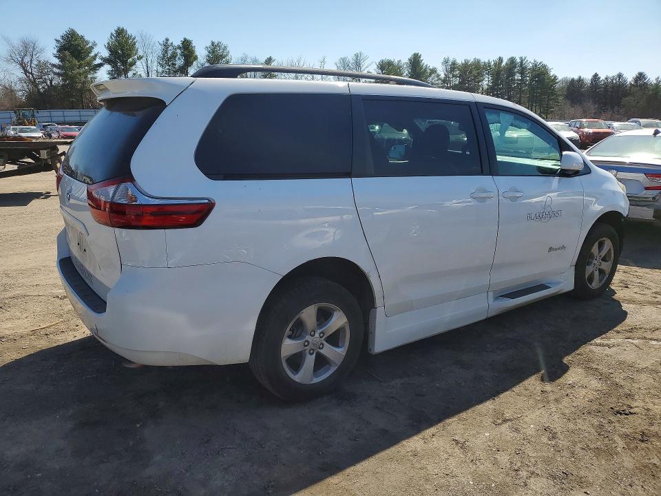 45671766 :رقم المزاد ، 5TDKK3DC7FS561729 vin ، 2015 Toyota Sienna مزاد بيع