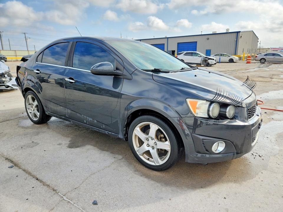 79957495 :رقم المزاد ، 1G1JE5SB0F4117539 vin ، 2015 Chevrolet Sonic مزاد بيع