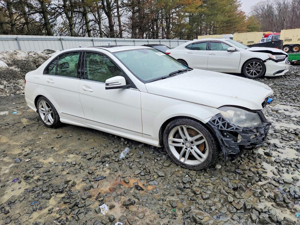 2014 Mercedes-benz C მანქანა იყიდება აუქციონზე, vin: WDDGF8AB7EA956868, აუქციონის ნომერი: 79610155