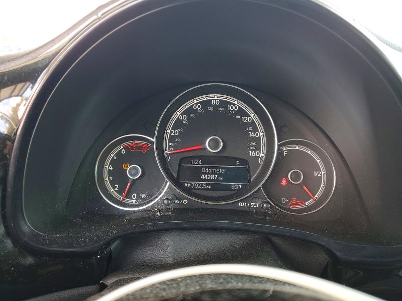 47828376 :رقم المزاد ، 3VWF17AT3HM618198 vin ، 2017 Volkswagen Beetle مزاد بيع
