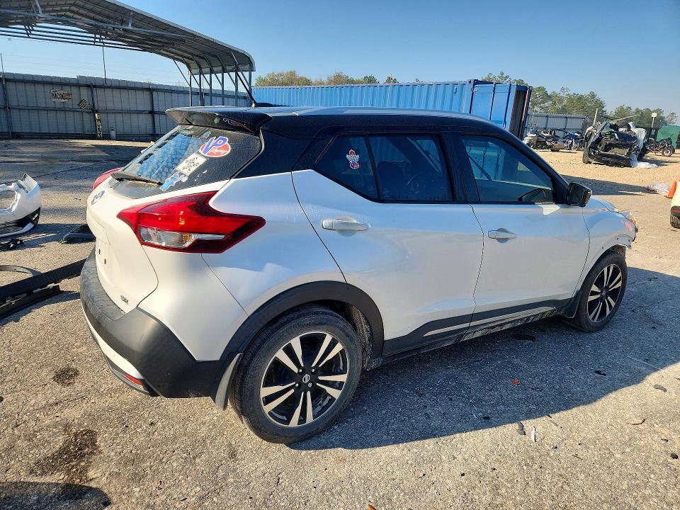 Продажа на аукционе авто 2018 Nissan Kicks, vin: 3N1CP5CU5JL504040, номер лота: 46259456