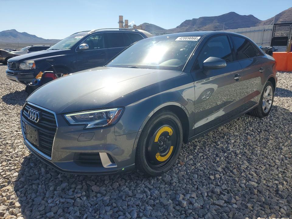 Продаж на аукціоні авто 2018 Audi A3, vin: WAUAUGFF2J1022832, номер лоту: 42009066