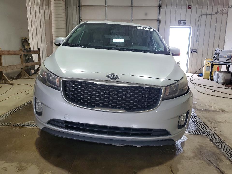 46507186 :رقم المزاد ، KNDMC5C13F6022719 vin ، 2015 Kia Sedona مزاد بيع