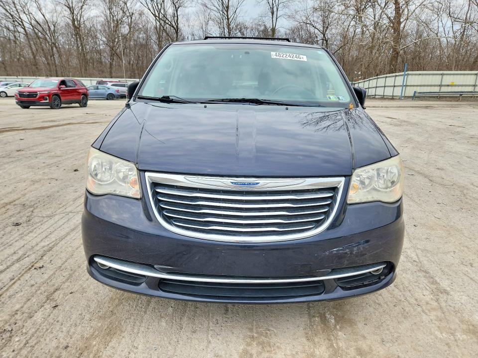 48224246 :رقم المزاد ، 2A4RR5DG0BR605088 vin ، 2011 Chrysler Town & Country مزاد بيع