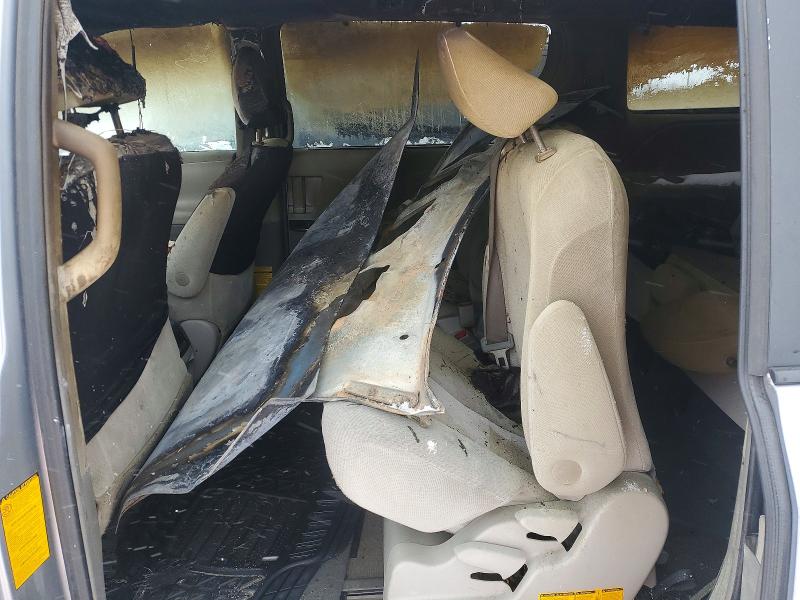 45770136 :رقم المزاد ، 5TDKK3DC5BS018647 vin ، 2011 Toyota Sienna مزاد بيع