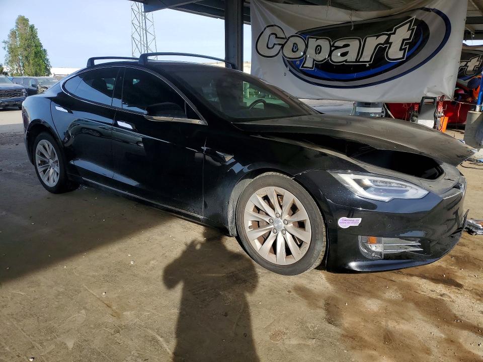 47796816 :رقم المزاد ، 5YJSA1E29HF210499 vin ، 2017 Tesla Model S مزاد بيع