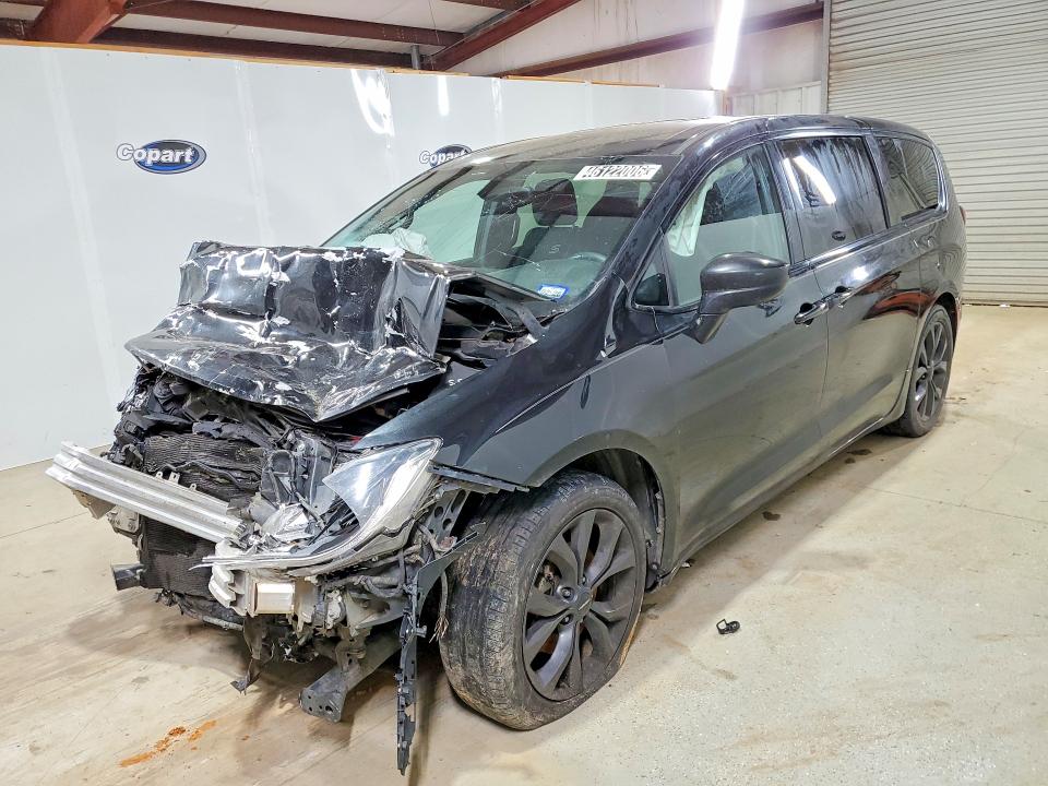 Продажа на аукционе авто 2018 Chrysler Pacifica, vin: 2C4RC1FGXJR197937, номер лота: 46122006