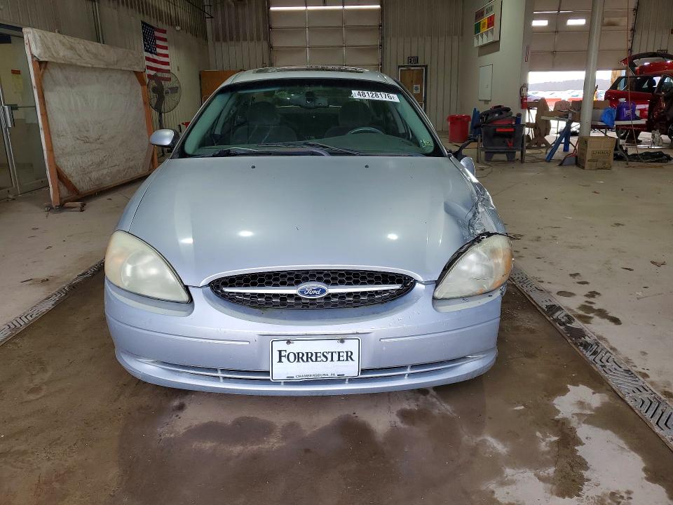 48128176 :رقم المزاد ، 1FAFP55S42G271687 vin ، 2002 Ford Taurus مزاد بيع