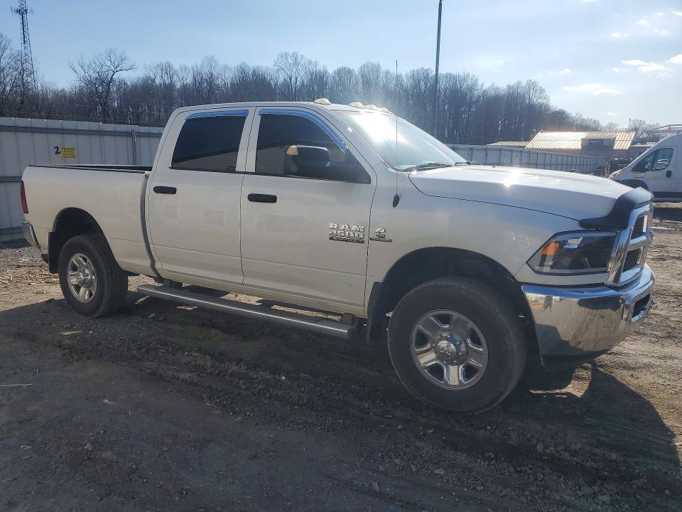 78131055 :رقم المزاد ، 3C6UR5CL1EG322201 vin ، 2014 Ram 2500 مزاد بيع
