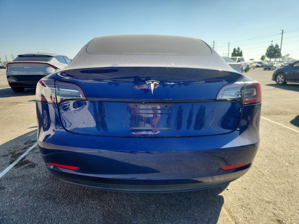 47137586 :رقم المزاد ، 5YJ3E1EA2JF164228 vin ، 2018 Tesla Model 3 مزاد بيع