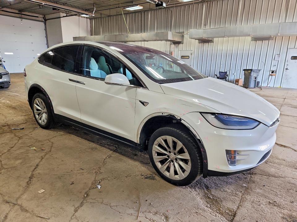 Продаж на аукціоні авто 2018 Tesla Model X, vin: 5YJXCBE27JF101373, номер лоту: 79399875