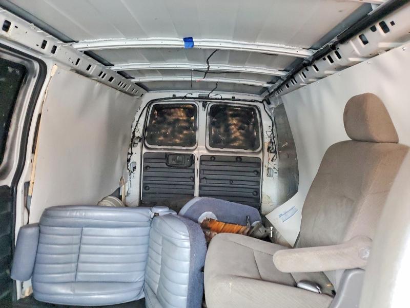 46351626 :رقم المزاد ، 1GCWGGCFXF1234633 vin ، 2015 Chev Express G2500 مزاد بيع