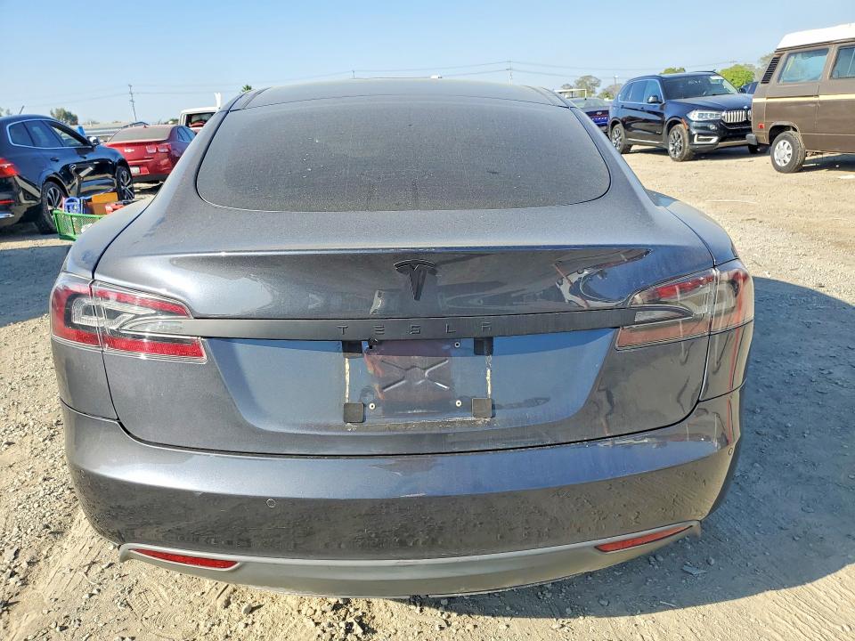 47201236 :رقم المزاد ، 5YJSA1H12FF083546 vin ، 2015 Tesla Model S مزاد بيع