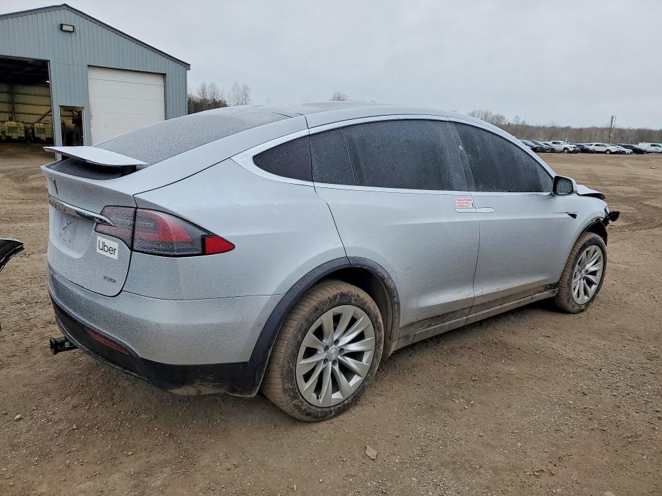 45458236 :رقم المزاد ، 5YJXCDE2XJF099811 vin ، 2018 Tesla Model X مزاد بيع