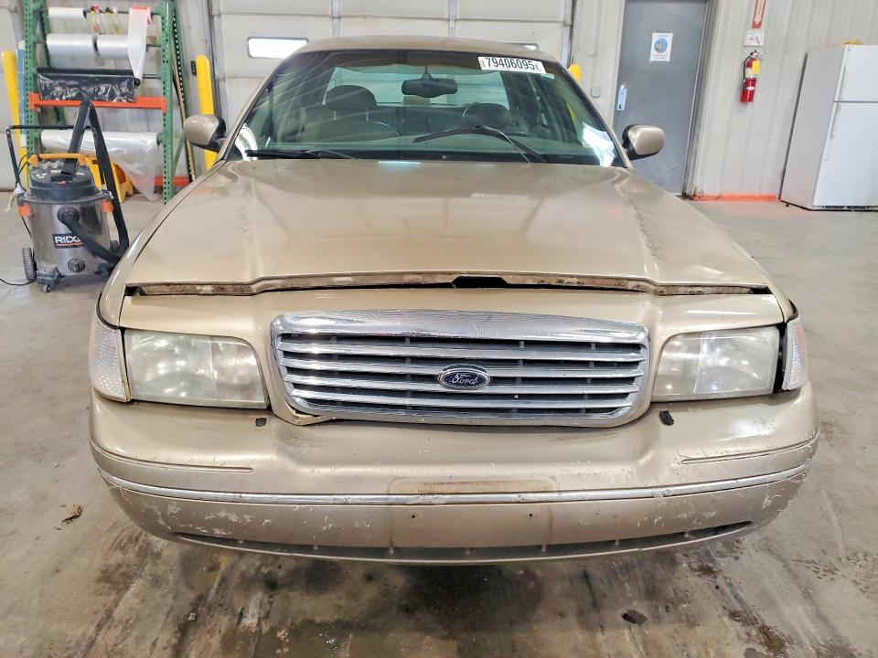 2000 Ford Crown Victoria მანქანა იყიდება აუქციონზე, vin: 2FAFP74W6YX116450, აუქციონის ნომერი: 79406095