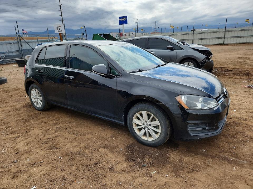45569396 :رقم المزاد ، 3VW117AU8HM032406 vin ، 2017 Volkswagen Golf مزاد بيع