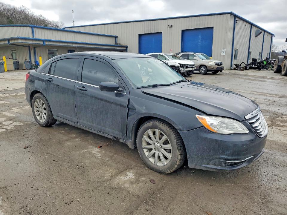 47028636 :رقم المزاد ، 1C3BC1FG6BN550081 vin ، 2011 Chrysler 200 مزاد بيع