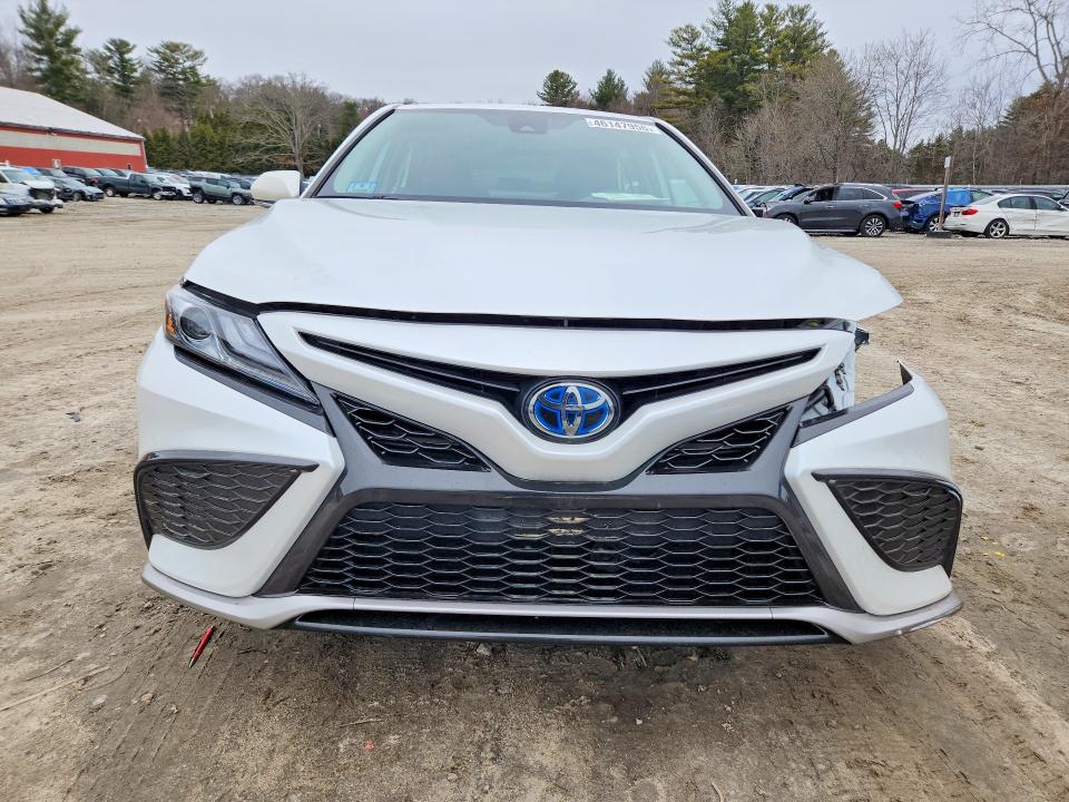46147956 :رقم المزاد ، 4T1K31AK0NU590685 vin ، 2022 Toyota Camry Hybrid مزاد بيع