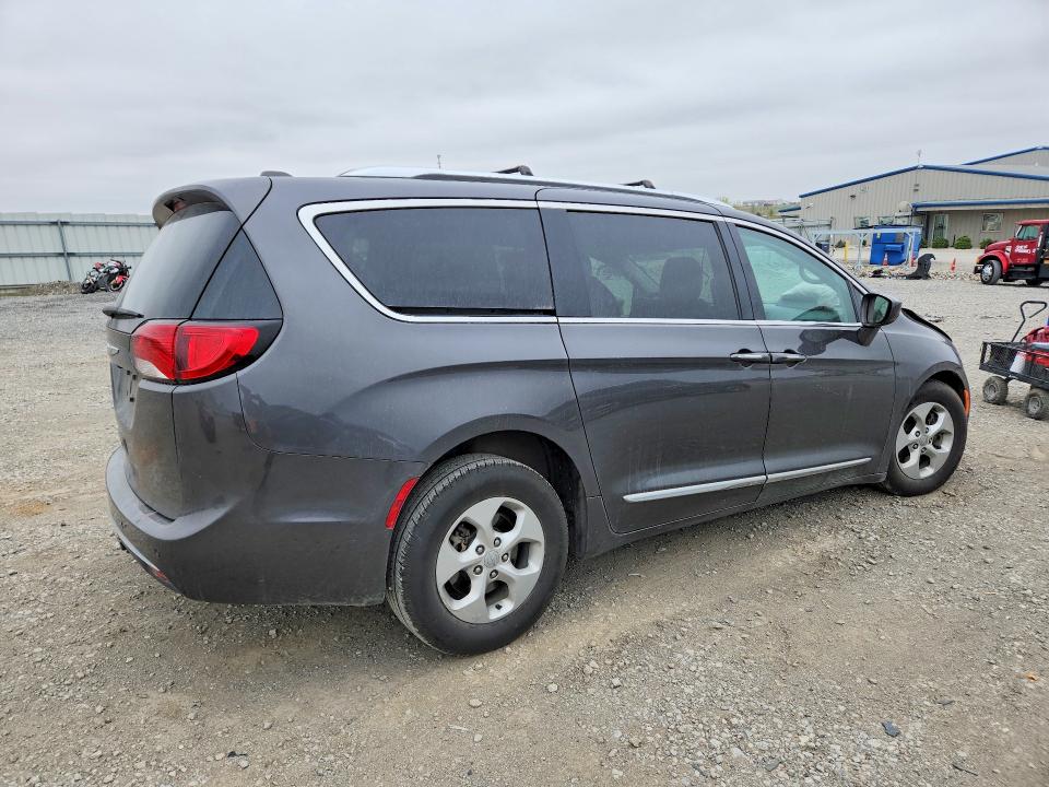47907516 :رقم المزاد ، 2C4RC1EG9HR782195 vin ، 2017 Chrysler Pacifica مزاد بيع