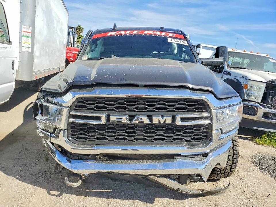 47432936 :رقم المزاد ، 3C63R3GL0MG687736 vin ، 2021 Ram 3500 مزاد بيع