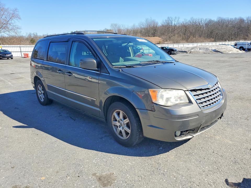 45666656 :رقم المزاد ، 2A4RR5D11AR270918 vin ، 2010 Chrysler Town & Country مزاد بيع