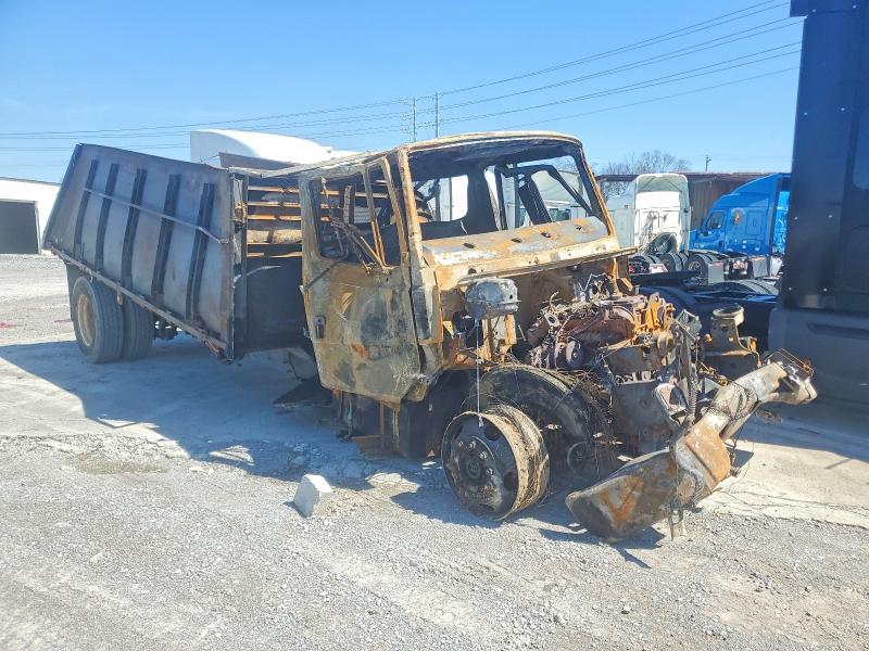 46218896 :رقم المزاد ، 1FVABSAL84HM44032 vin ، 2004 Freigliner Medium Conventional مزاد بيع