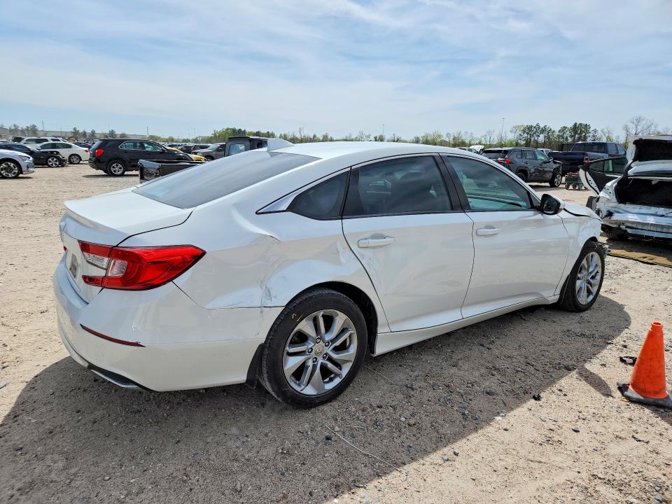 46265386 :رقم المزاد ، 1HGCV1F18JA111011 vin ، 2018 Honda Accord مزاد بيع