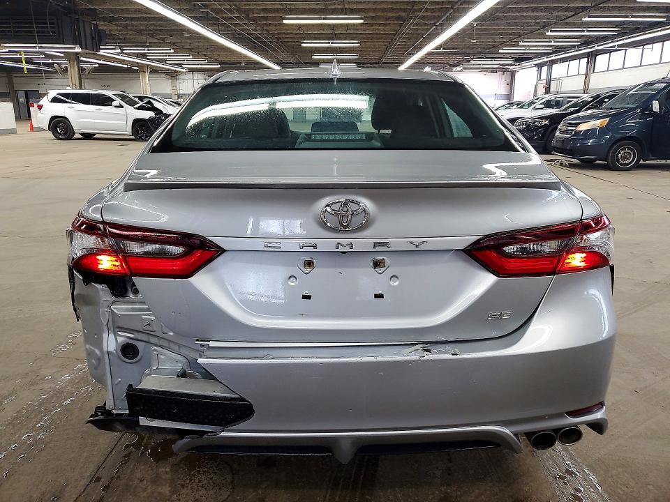79290825 :رقم المزاد ، 4T1G11AK0MU424175 vin ، 2021 Toyota Camry مزاد بيع