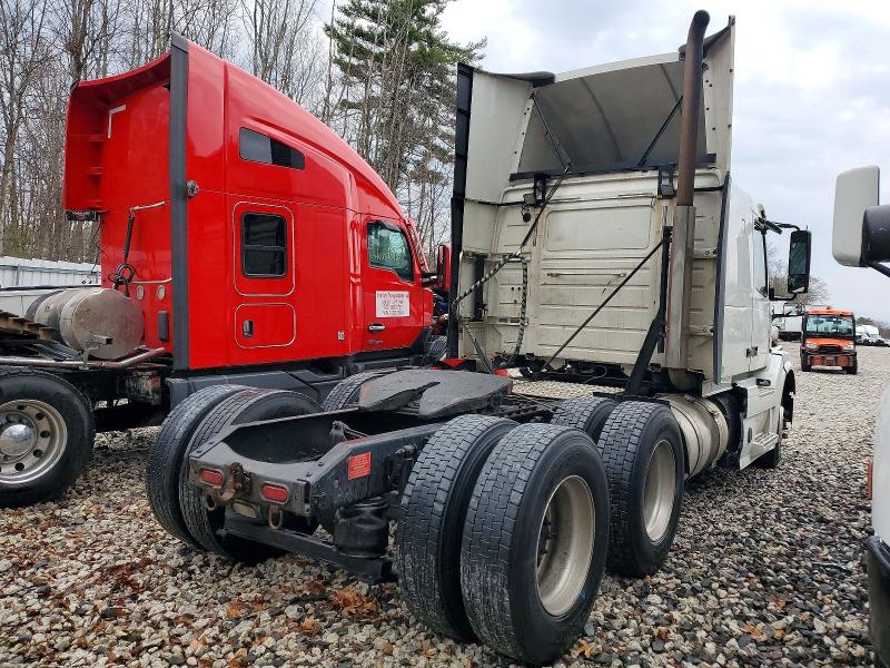 2015 Volvo Vn მანქანა იყიდება აუქციონზე, vin: 4V4NC9DG2FN921371, აუქციონის ნომერი: 46308516