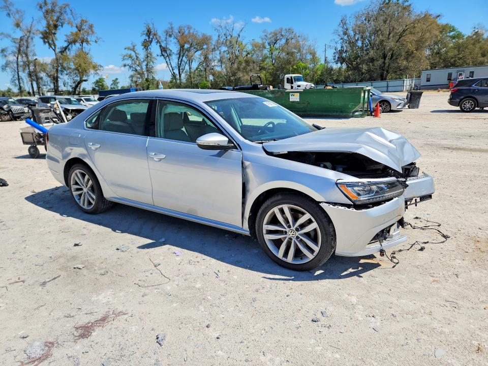 41945706 :رقم المزاد ، 1VWBA7A3XJC008045 vin ، 2018 Volkswagen Passat مزاد بيع