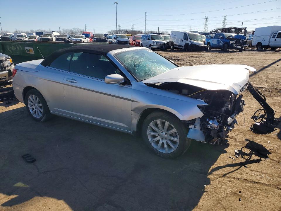 79615555 :رقم المزاد ، 1C3BC2EG1BN536502 vin ، 2011 Chrysler 200 مزاد بيع
