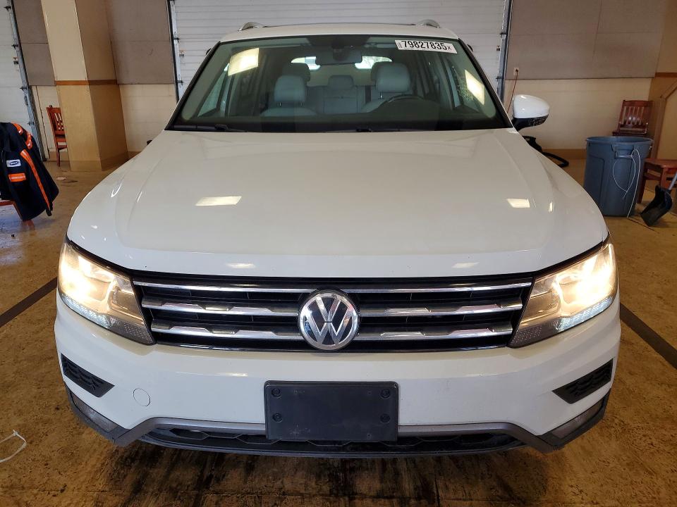 79827835 :رقم المزاد ، 3VV2B7AXXJM033725 vin ، 2018 Volkswagen Tiguan مزاد بيع
