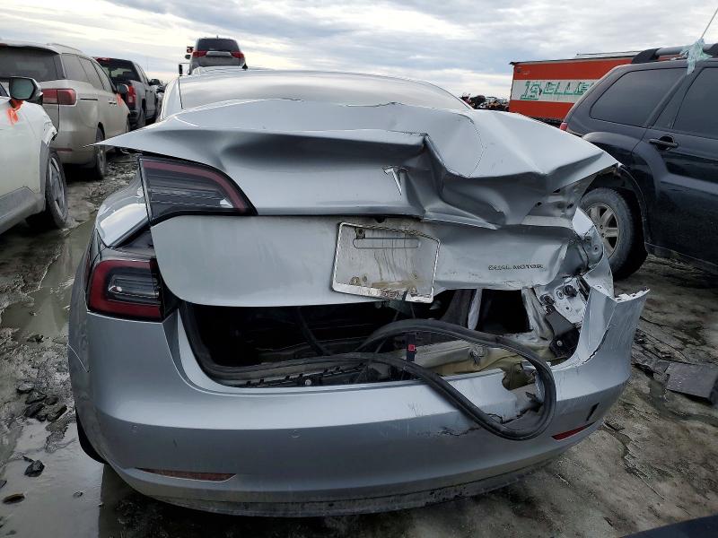 41757316 :رقم المزاد ، 5YJ3E1EB8JF106973 vin ، 2018 Tesla Model 3 مزاد بيع