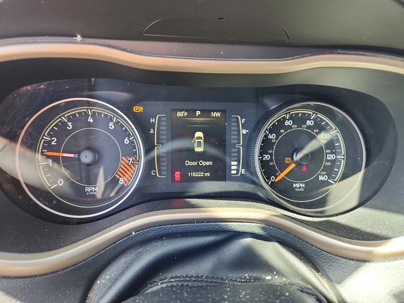 47611956 :رقم المزاد ، 1C4PJMCS9FW523894 vin ، 2015 Jeep Cherokee مزاد بيع