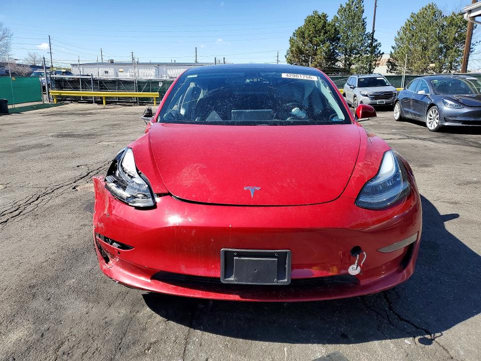 42001756 :رقم المزاد ، 5YJ3E1EB2JF072853 vin ، 2018 Tesla Model 3 مزاد بيع