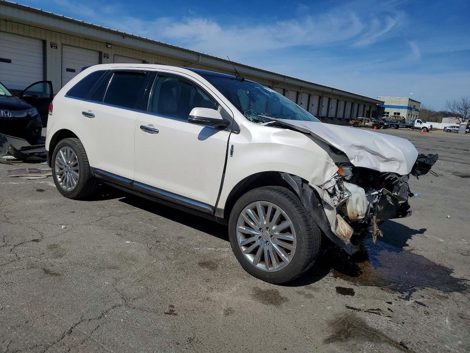 47323716 :رقم المزاد ، 2LMDJ6JK6FBL23946 vin ، 2015 Lincoln Mkx مزاد بيع
