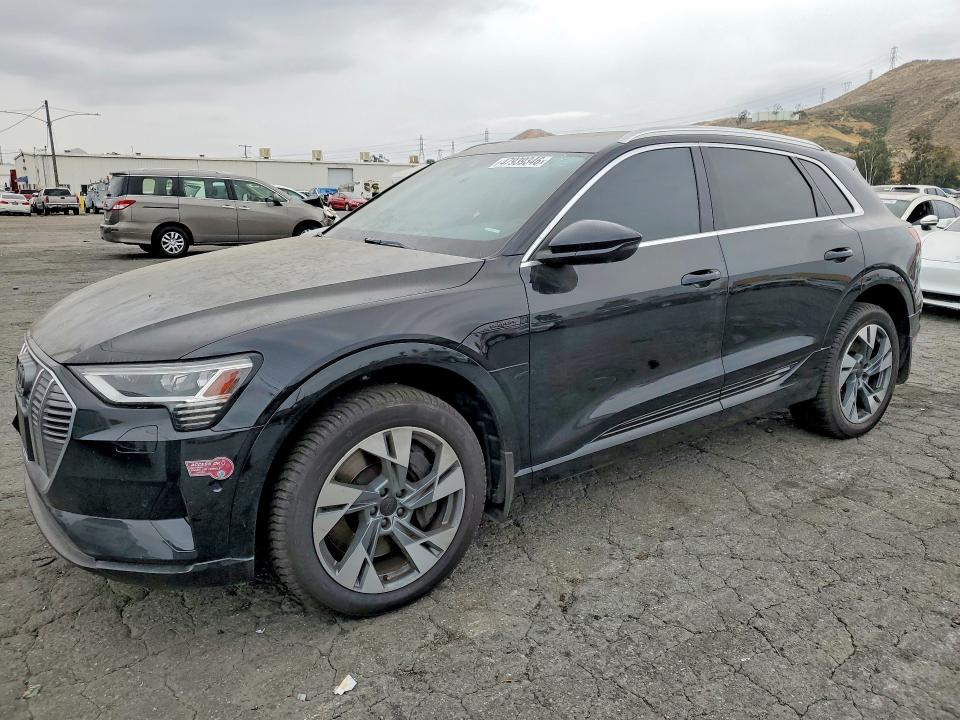 Продажа на аукционе авто 2021 Audi E-tron, vin: WA1LAAGE8MB000544, номер лота: 47939346