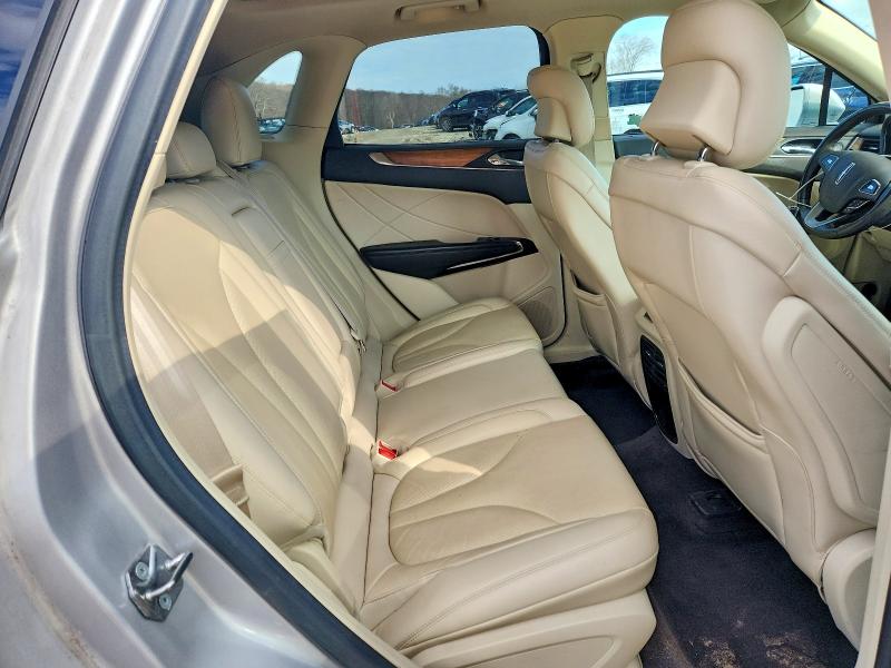 41763676 :رقم المزاد ، 5LMTJ2AH9FUJ14972 vin ، 2015 Lincoln Townhouse Mkc مزاد بيع
