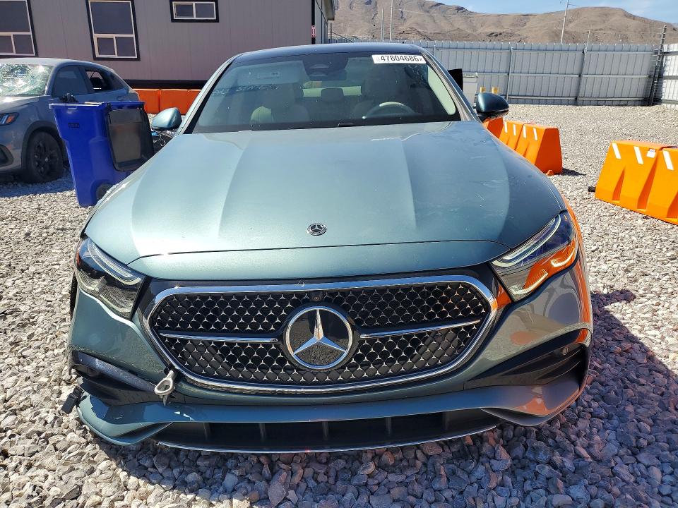 47804686 :رقم المزاد ، W1KLF4HBXRA057053 vin ، 2024 Mercedes-benz E مزاد بيع