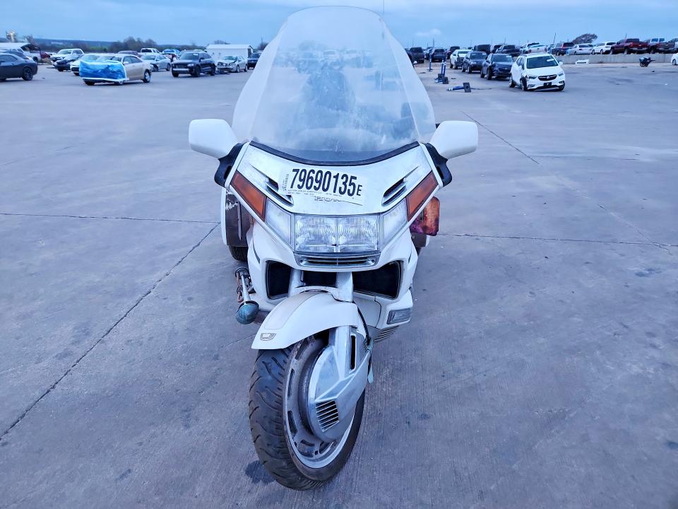 79690135 :رقم المزاد ، 1HFSC2235VA900824 vin ، 1997 Honda Gl1500 مزاد بيع